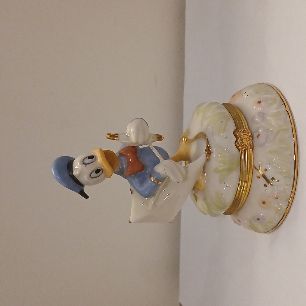 Lenox Flying High with Donald Duck Jewelry Case